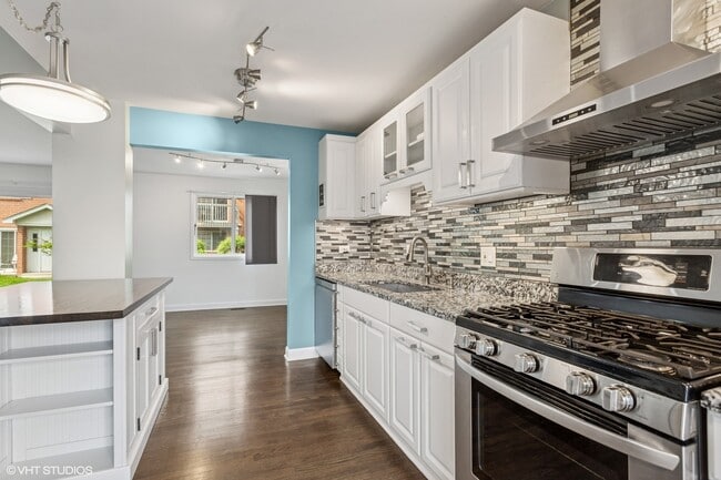 Building Photo - 1771 Warwick Ct
