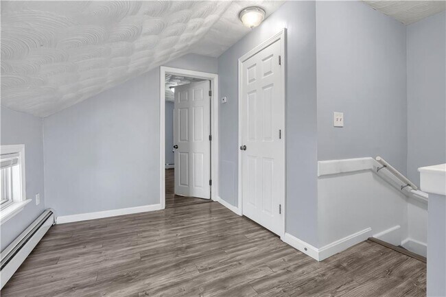 Building Photo - 871 Manton Ave