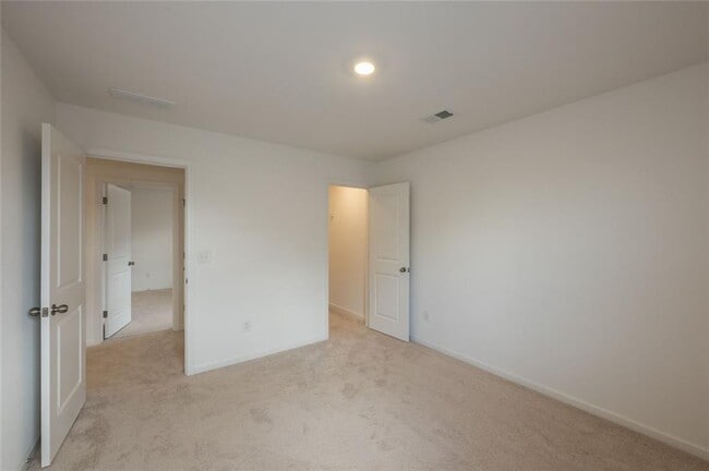 Building Photo - 895 Gelderland Dr