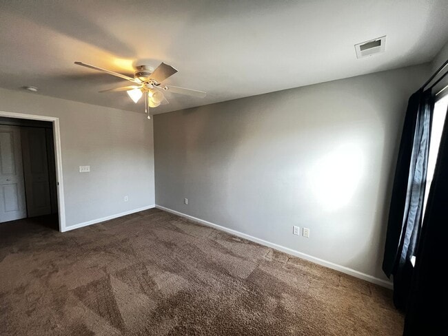 Building Photo - Beautiful 4 Bedroom, 3.5 Bath, Town Home at Tuscany is Available Now!