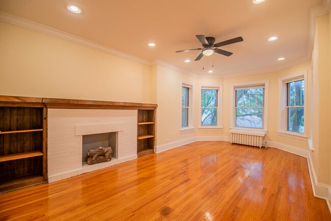 Building Photo - 7648 N Greenview Ave