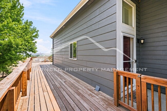 Building Photo - 333 Sanders Cir