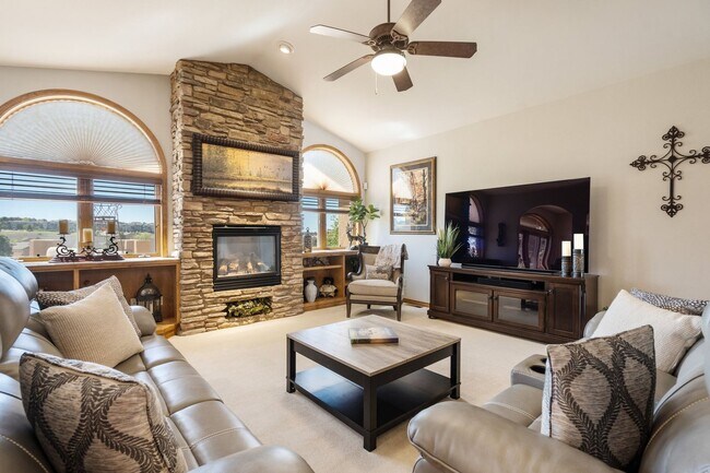 Building Photo - D20 Patio Home on the Golf Course views of...