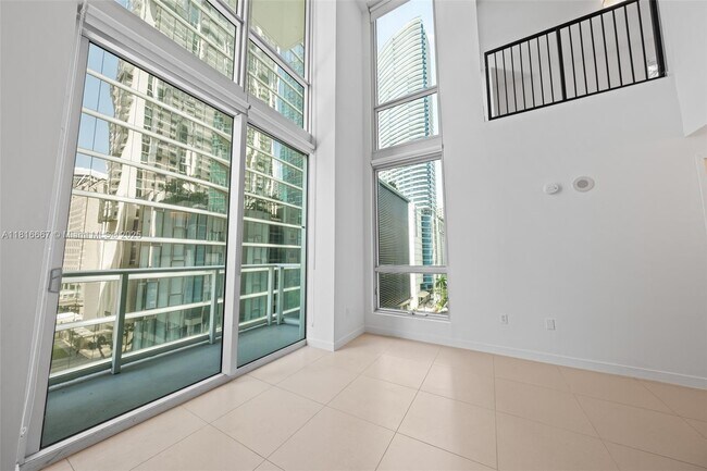 Building Photo - 300 S Biscayne Blvd