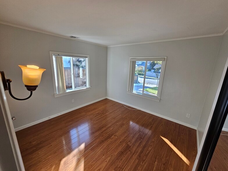 Building Photo - 501 Macdonald St