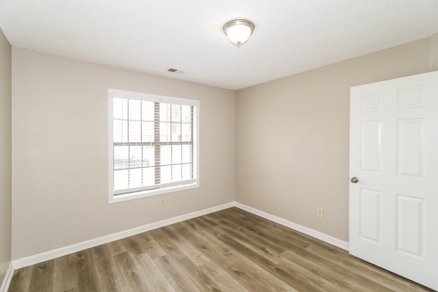 Building Photo - 8607 Sunnyvale St N