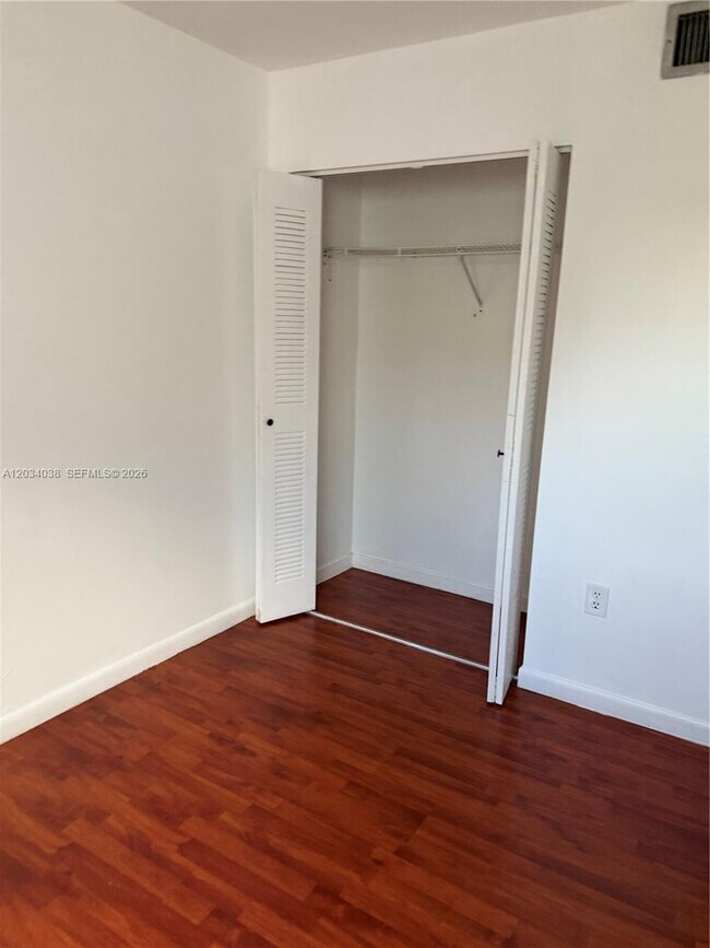 Building Photo - 9429 Fontainebleau Blvd