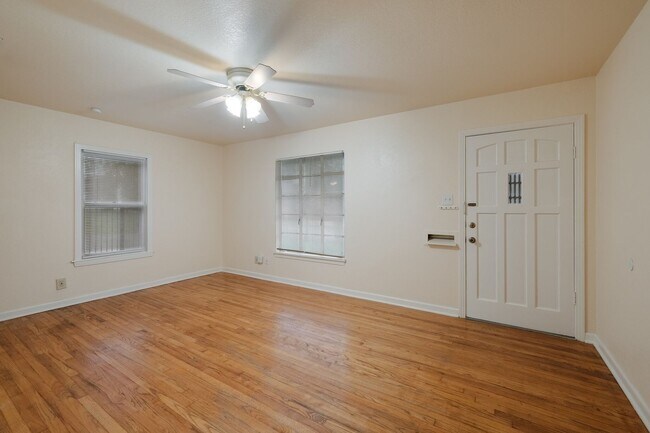 Building Photo - Rare Olmos Park Rental
