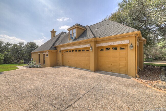 Building Photo - 9752 Trophy Oaks Dr