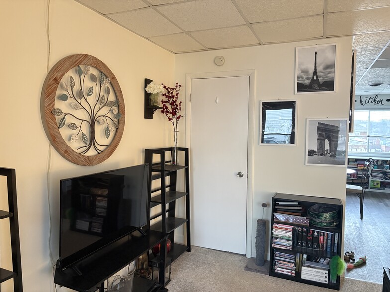 Livingroom - 507 7th Ave