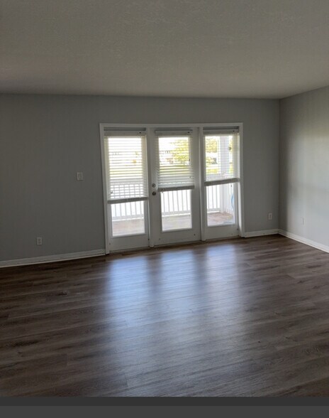 Primary Photo - 215 Seahorse Dr SE
