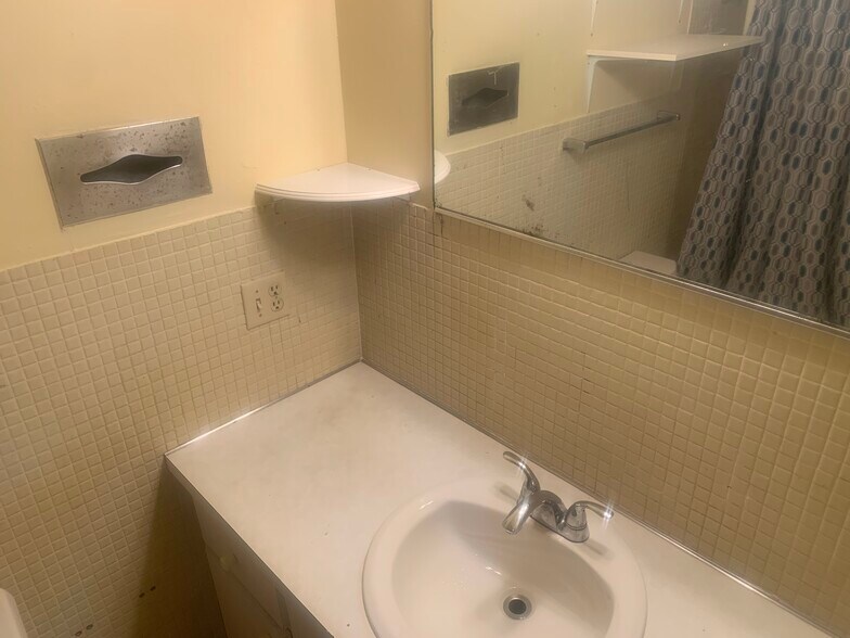 Bathroom - 2721 SW 8th St