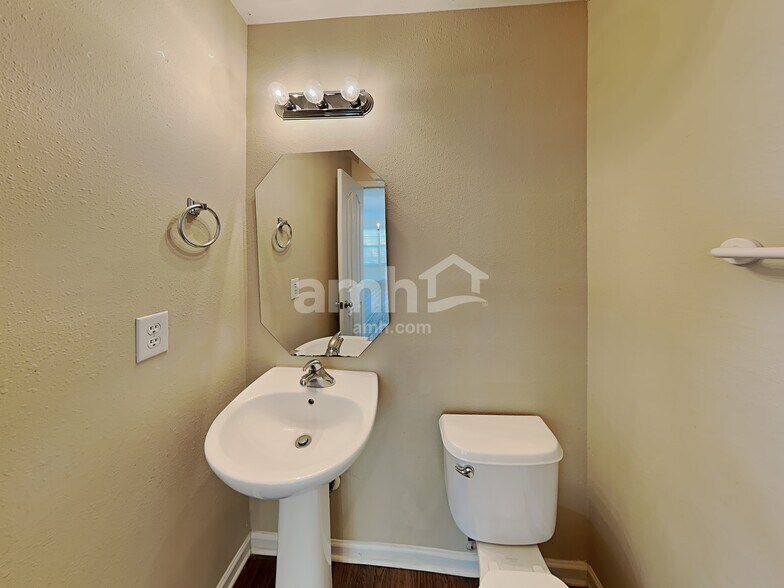 Building Photo - 1307 Jordans Pond Ln