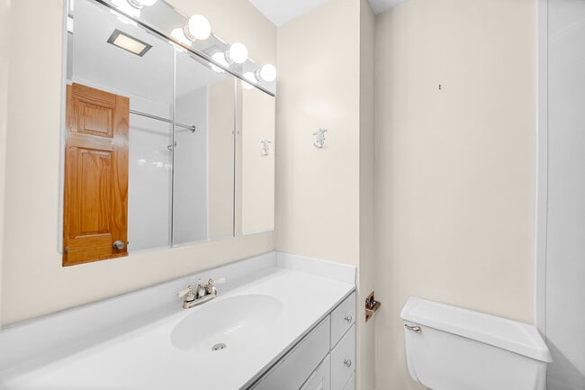 Building Photo - 1242 Nova Ct