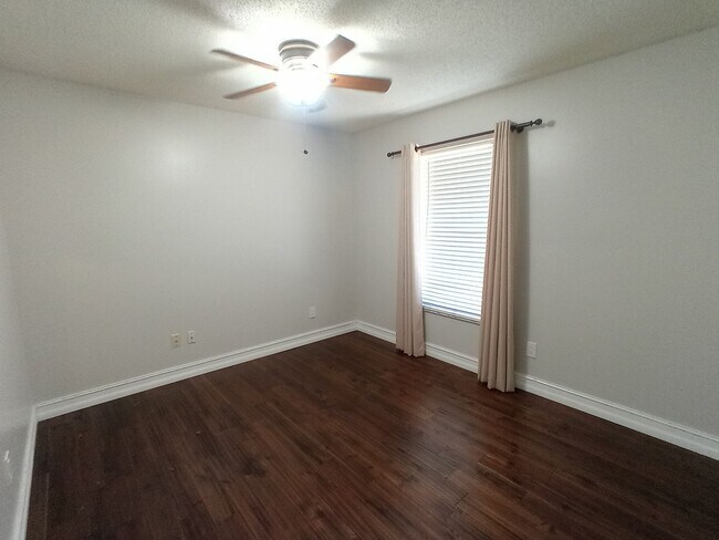 Building Photo - Discover Spacious Living in the Heart of Oviedo!