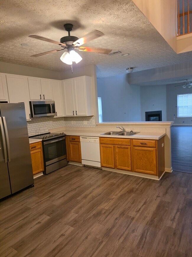 Building Photo - 9268 Tournament Dr