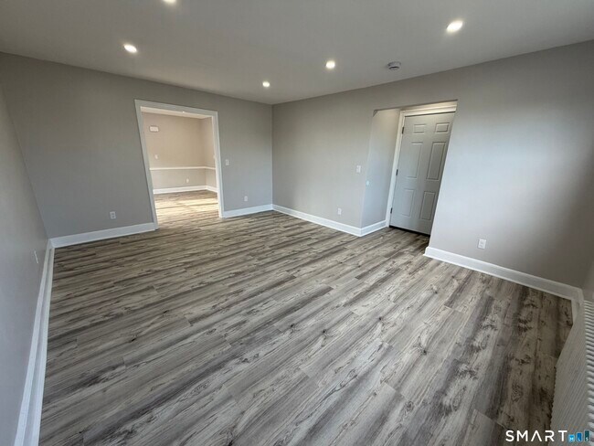 Building Photo - 62 Lincoln Ave