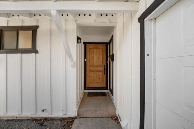 Building Photo - 1175 Akard Dr