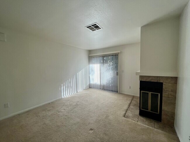 Building Photo - Charming 1 bedroom, 1 bathroom condo in Sacramento