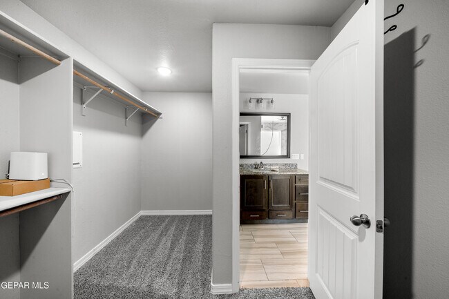 Building Photo - 13636 Glen Vista Ln