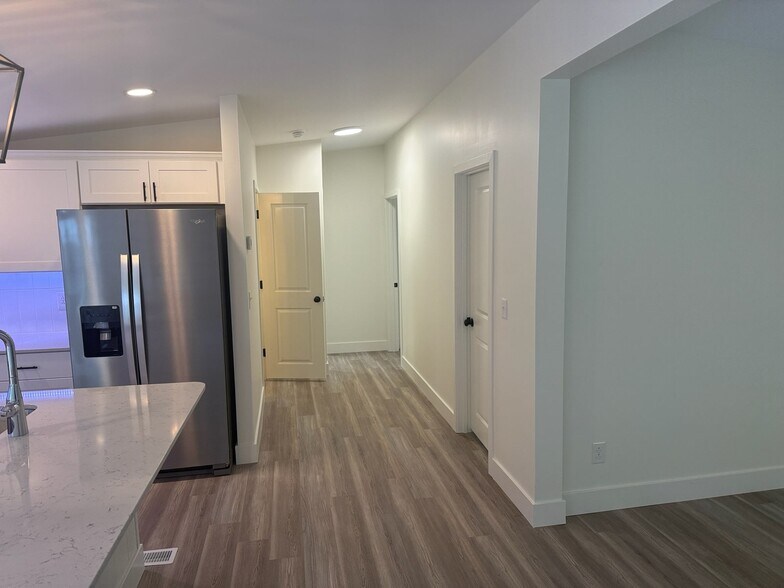 Building Photo - 2430 Little Hickman Rd