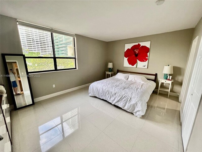 Building Photo - 10185 Collins Ave