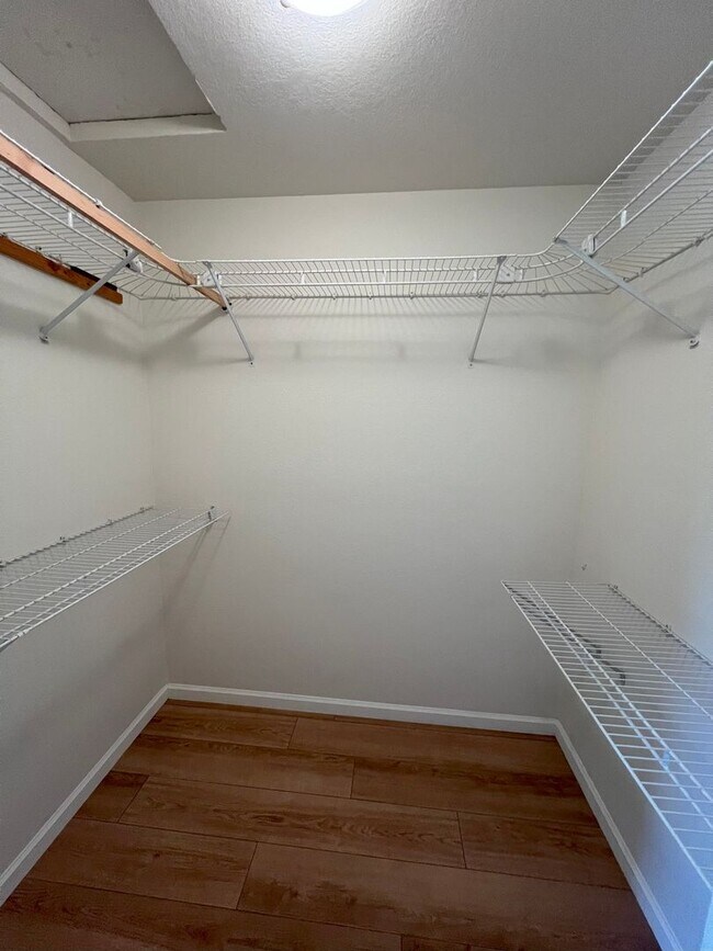 Building Photo - SPACIOUS BRIGHT CUL-DE-SAC 3BD/2BA HOUSE w...