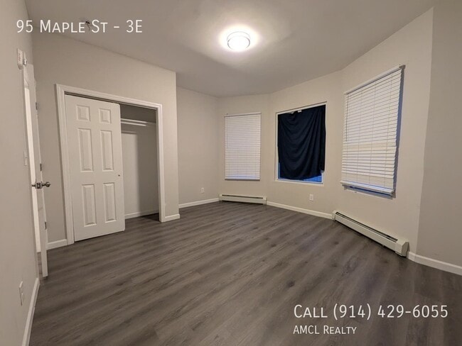 Building Photo - 95 Maple St