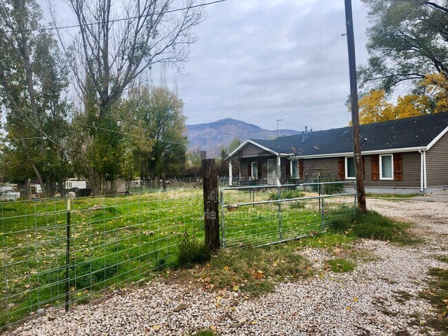 Building Photo - 2412 N 2000 W