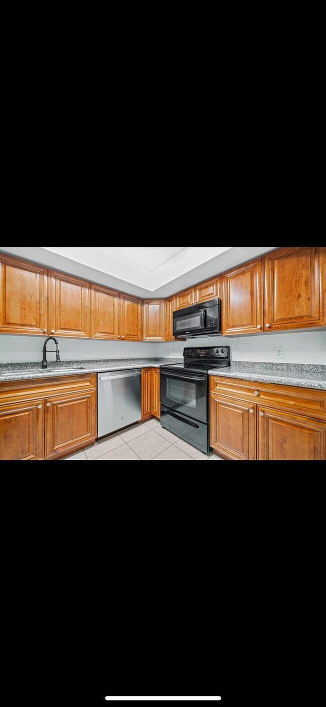 Building Photo - 9227 Green Meadows Way