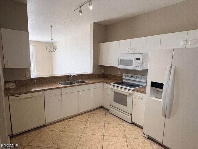 Building Photo - 3643 Pine Oak Cir