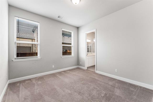 Building Photo - 2605 Greenlawn Dr