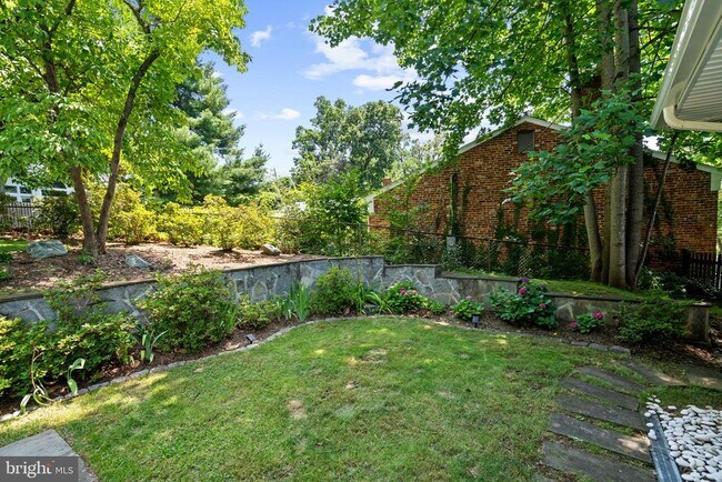 Building Photo - 5201 Brookeway Dr
