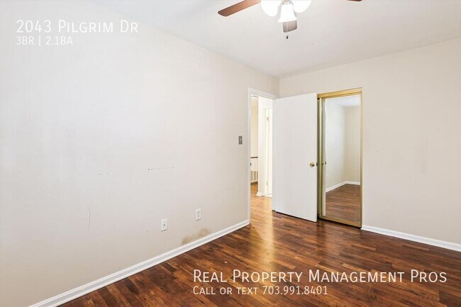 Building Photo - 2043 Pilgrim Dr