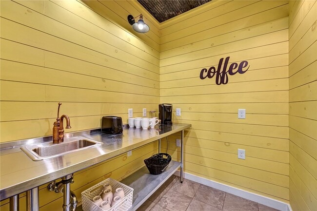 Building Photo - 801 NW C St