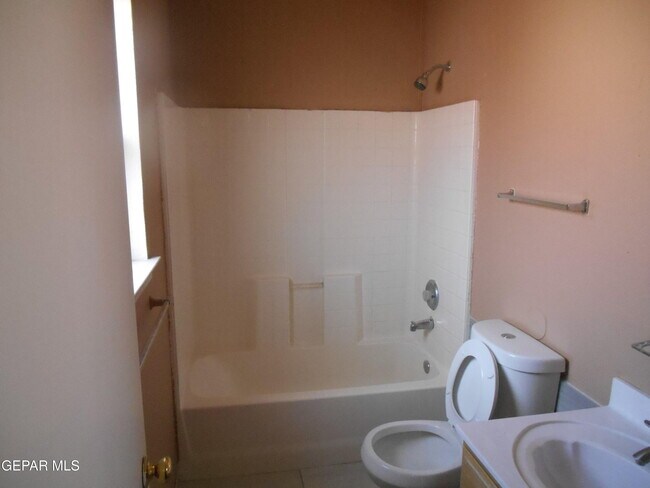 Building Photo - 14017 Tierra Vergel Dr