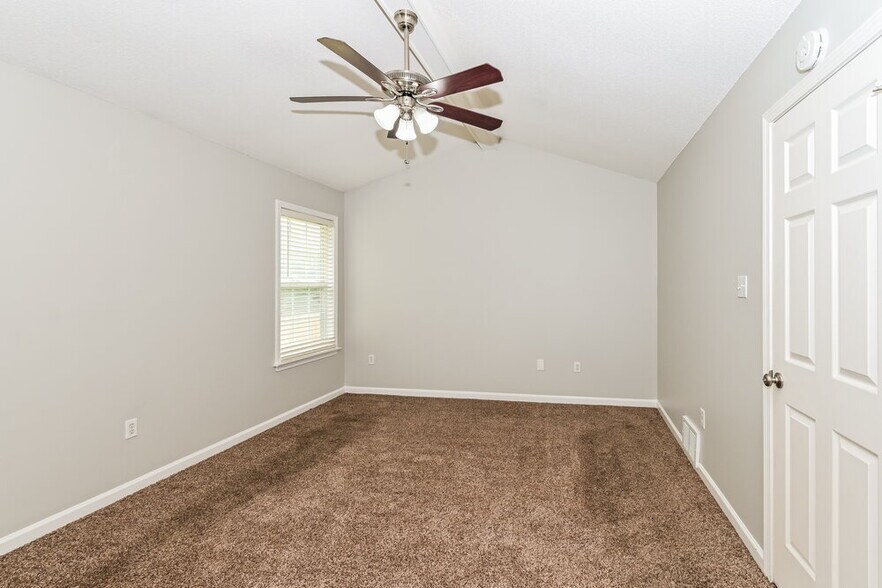 Building Photo - 252 Sandalwood Dr