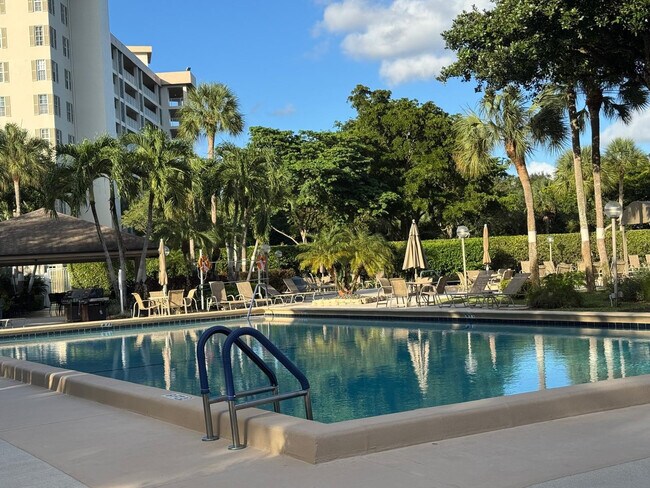 Building Photo - 3510 Oaks Way