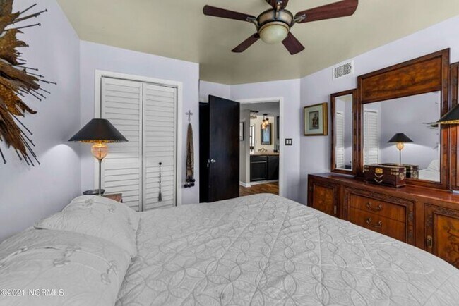 Building Photo - 6119 Harbourside Dr