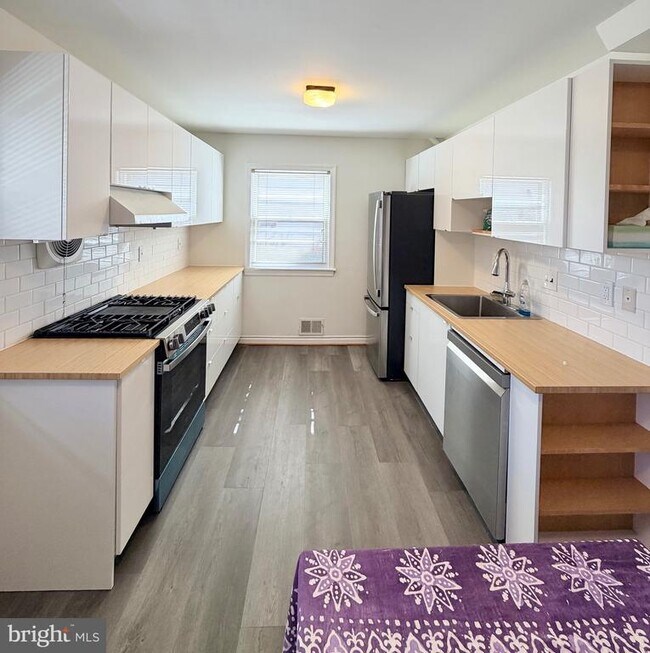 Building Photo - 3125 N Nottingham St