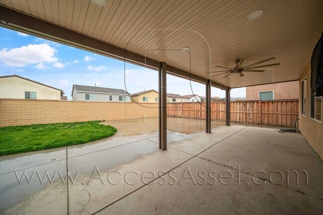 Building Photo - Beautiful Two Story Home 3 bed/2.5 Bath Located In Quiet Cul De Sac In Lake Elsinore!