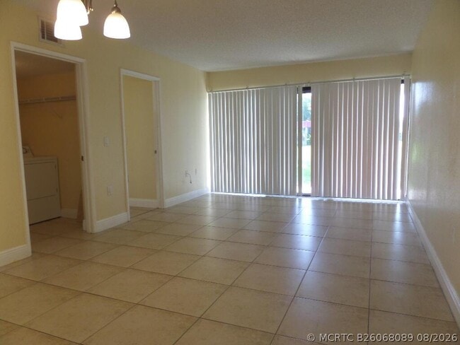 Building Photo - 1524 Lake Crystal Dr