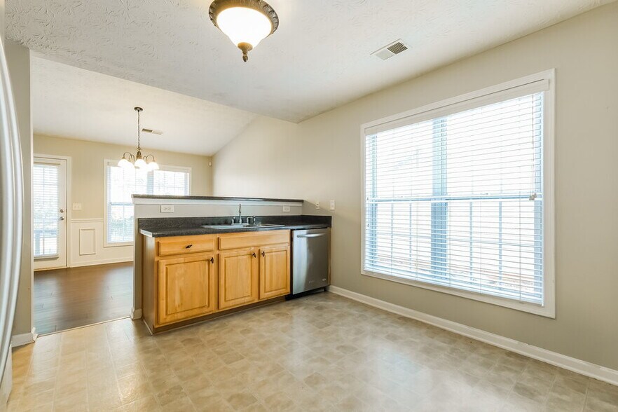 Building Photo - 555 The Blvd