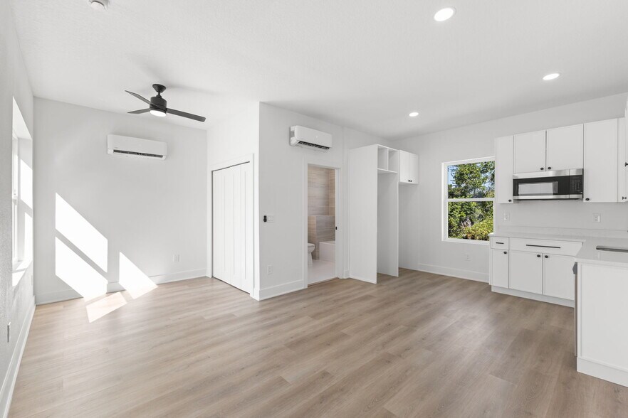 Building Photo - 2525 13th Ave N