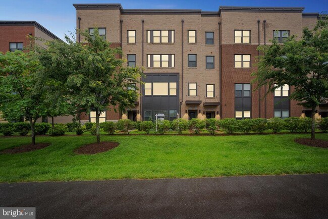 Building Photo - 44764 Tiverton Sq