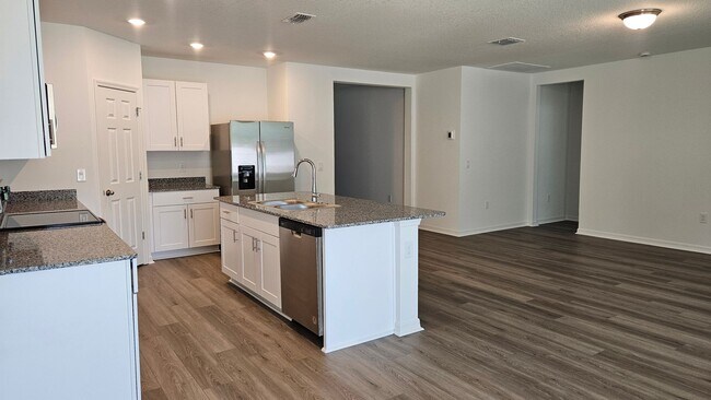Building Photo - Like New Home in Deer Run at Crosswinds!
