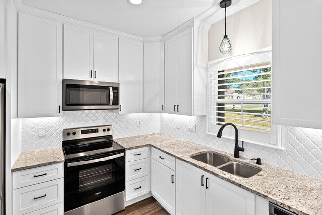 Building Photo - Where Southern Charm Meets Everyday Comfort