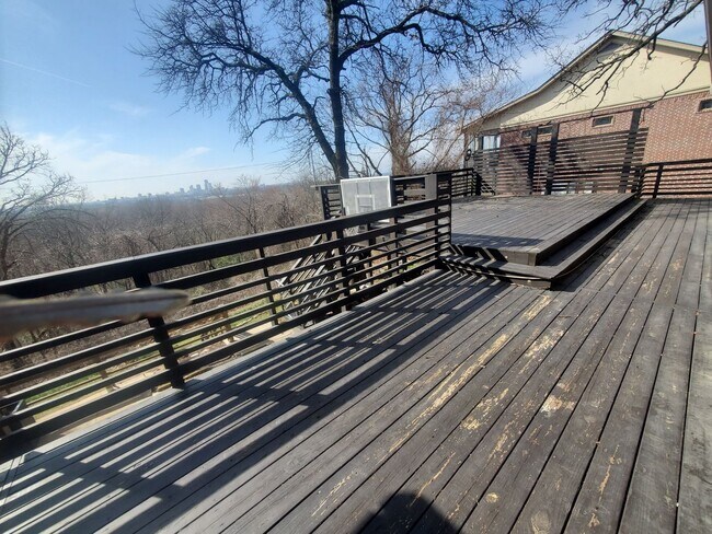 Building Photo - Call Peggy 501 676 1758