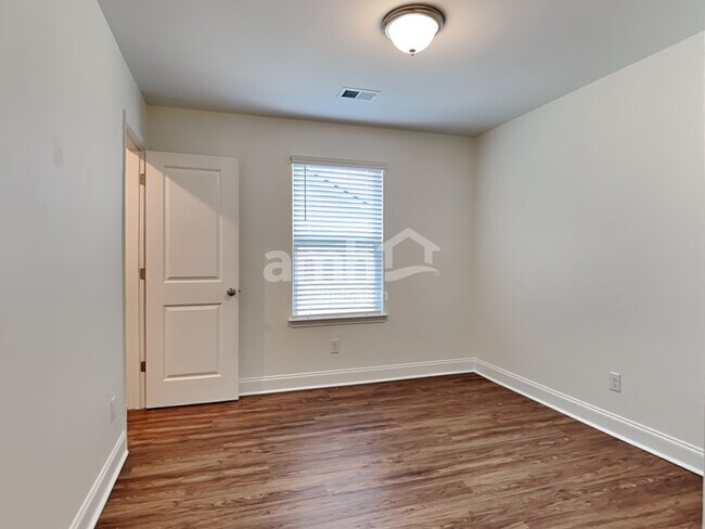 Building Photo - 317 Azore Way