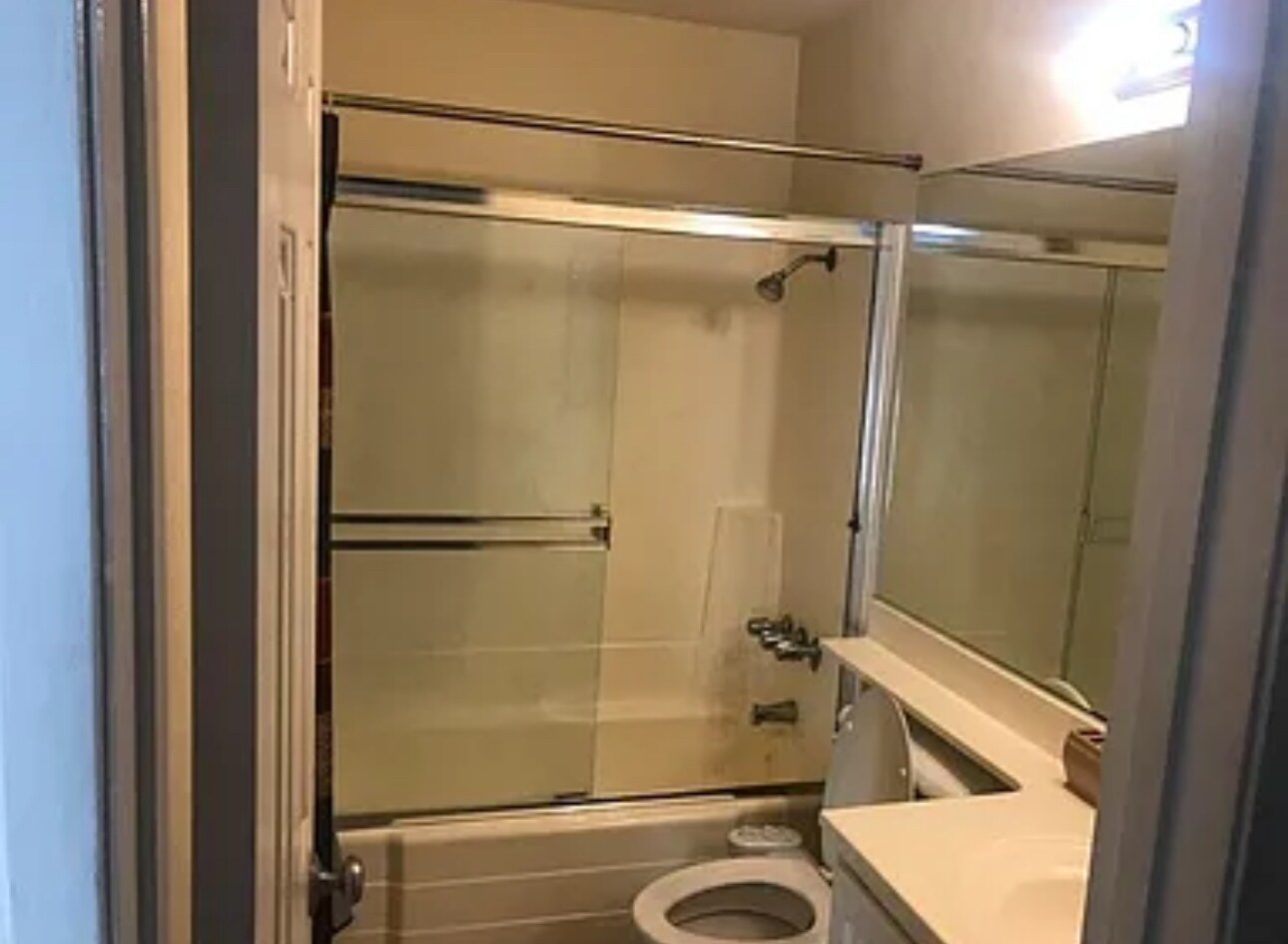 Building Photo - 620 E Lexington Ave